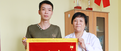 抑郁癥患者 后贈(zèng)送高喜翠醫(yī)師錦旗一面